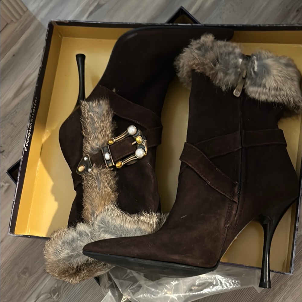 House of Deron suede Elegant Brown Fur-Trimmed Stiletto Boots. Size 6